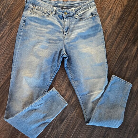 SIGNATURE Skinny Leg Jeans by LEVI STRAUSS Light Wash SIZE 16L - Picture 1 of 8